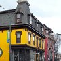 <Div Align=Left>En remontant, belle surprise. Nous ne connaissions de Hagerstown (Maryland sur la 81) que le Walmart où nous avons souvent couché, en VR, et un garage qui avait accudeilli notre Pruneau dont le système de refroidisseur d'huile était sérieusement endommagé. Cette fois, pour atteindre l'hôtel, nous avons traversé une des rues principales, découvrant ainsi l'architecture toute victorienne du début du 20e siècle. Nous étions à quelques heures de chez nous, nous sommes entrés le lendemain.